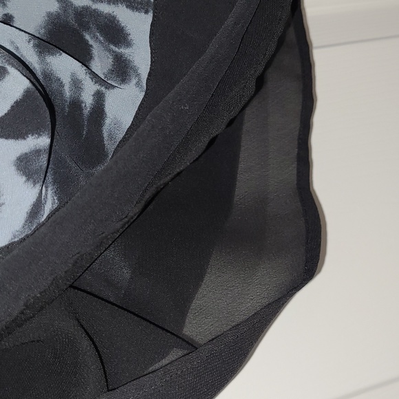 Limited Skirt - Picture 4 of 8